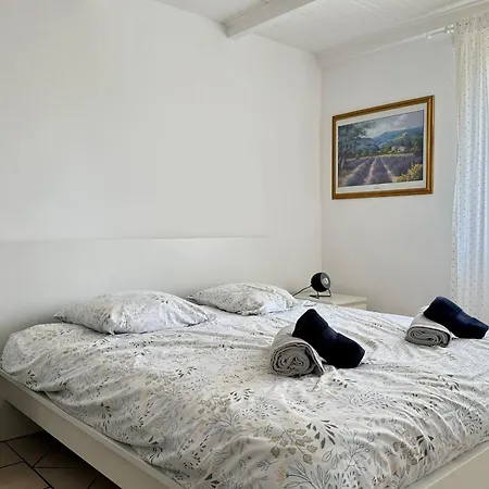 En Coeur Air-conditioned House With Garden And Swimming Pool Holiday home